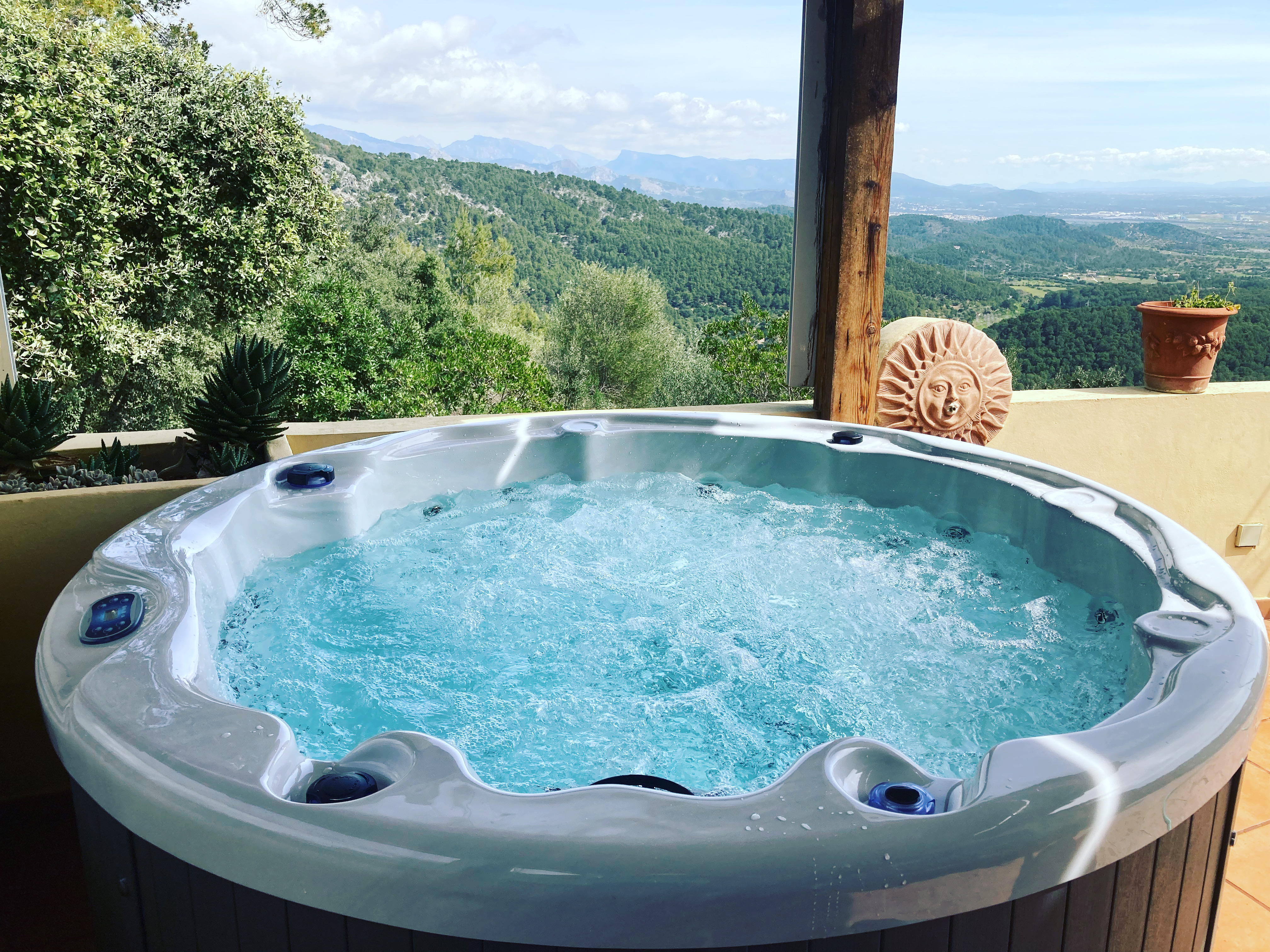 Round jacuzzi with panoramic mountain valley view in Mallorca
